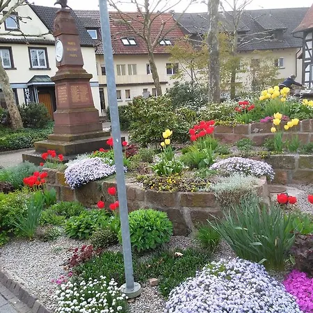 Am Hindenburgplatz 3*