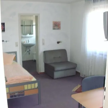 Am Hindenburgplatz 3*