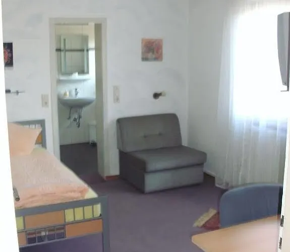 Am Hindenburgplatz 3*